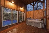 NEW LISTING: 2022 New build w grotto cave pool/amazing views Don't miss this one - สระว่ายน้ำส่วนตัว