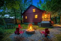 Little Joe Log Cabin, Utk/Neyland, Smokies, 16Acres, FP, HotTub, Fishing, Pets - シャレー