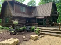 Beautiful Log Cabin with Fireplace, Fire Pit, Hot Tub & Wifi - シャレー