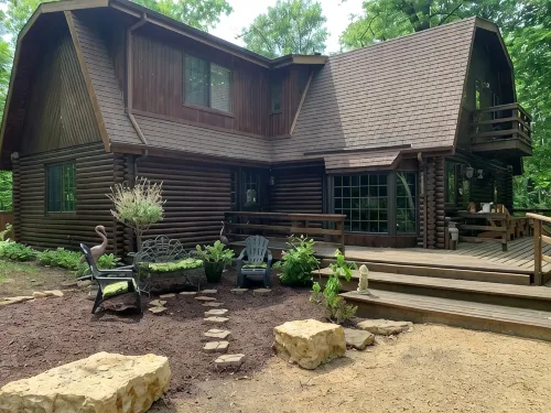 Beautiful Log Cabin with Fireplace, Fire Pit, Hot Tub & Wifi - Alphydda