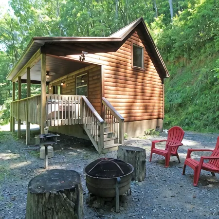 Great small cabin with hot tub