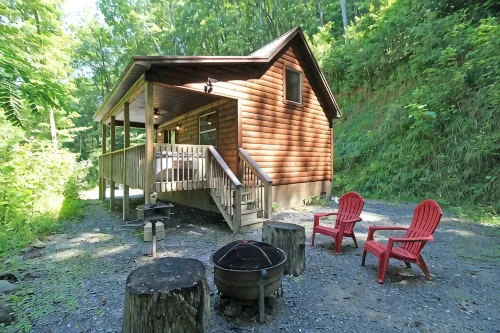 Great small cabin with hot tub - Alphydda