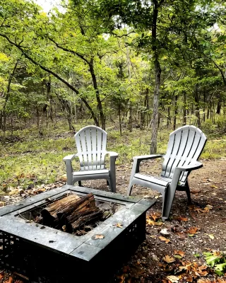 Off Grid tiny cabin on riverfront property - Hytter