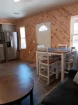 3-Bedroom Cabin on Lake Erie, Second Floor Balcony and Great Views of Lake Erie. - Chalets