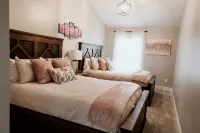 Walkable to Town, 3 Bed 2.5 Bath - Kuntosalit