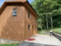 Deer Lick Cabin Lake Front Cabin That Sleeps 6 People - Minutes from Bristol - 4-Star