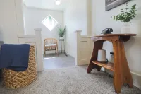 Modern & Private-Outdoor Theatre, A/C, King Bed - 4-Star