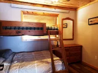 2 Bdrm, 3 Beds. Quiet Retreat. Fenced in Unit, Pet Friendly, No Pet Fee! - 民宿