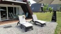 Eichhörnchen-in der Natur Zuhause-fass-sauna im Garten - 2 stjerner