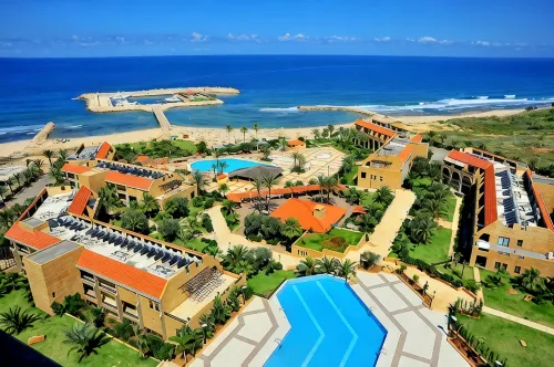 Jiyeh Marina Resort Hotel & Chalets - con vistas a la montaña