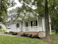 CENTRALLY LOCATED - 4 bedroom- Hancock House - Pet Friendly. 1 gig internet. - 3-Star