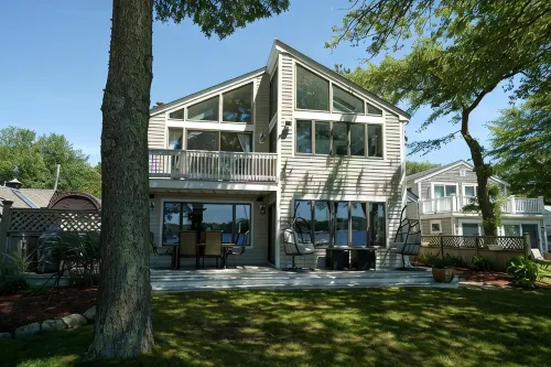 Beautiful lakefront vacation property in Mashpee - バスタブ