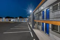 Copper Manor Motel - parking