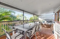 Comfy Character QLD’r ~ 3Bed House w/Parking - 2 ดาว