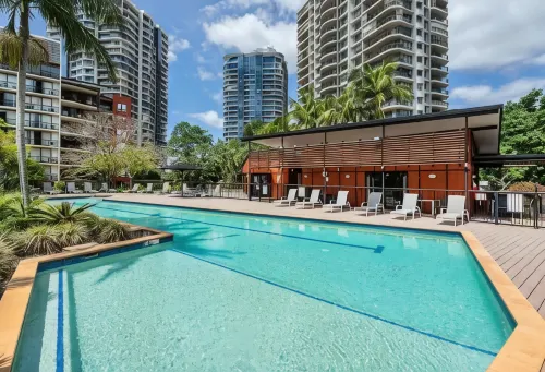 Resort Living < 10mins CBD ~ 2Bed / 2Bath / 1Car - Pools