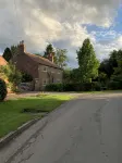 Morgan Cottage at 'This Is Not Here' With Hot Tub - บ้านพักหลังเล็ก