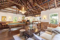 Historic Cedar Mansion Bungalows Barn - 1 Block from Sonoma Square - 3-Star
