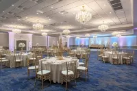Clarion Hotel & Convention Center Joliet - موقف سيارات