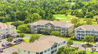 Modern Golf-View Condo • Barefoot Resort • Amazing Pools • Premium Beach Gear - maisons de vacances