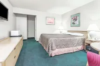 Travelodge by Wyndham la Grande فنادق في لا غراندي