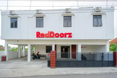 RedDoorz Syariah Near Universitas Jenderal Soedirman 2 Отели в г. Пурвокерто