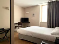 Logis Hôtel des Deux Forts Отели в г. Арбуа