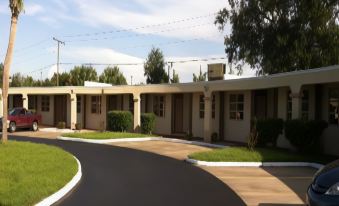Nassau Holiday Motel