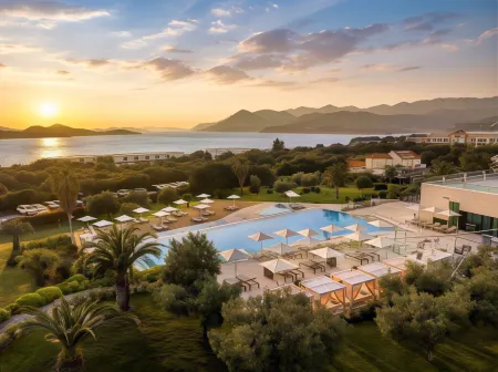 Valamar Lacroma Hotel Отели в г. Sudurad