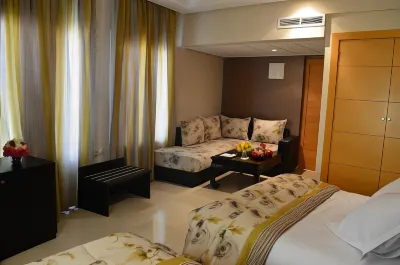 Hotel la Luna Hotels near Centre Culturel المركز الثقافي