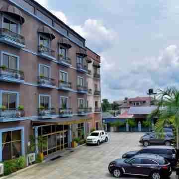 Oak Haven Hotel & Suites Hotel Exterior