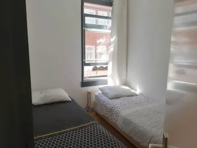 Room in Amsterdam Center. No Parties Allowed