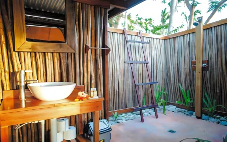 Barefoot Manta Island Resort