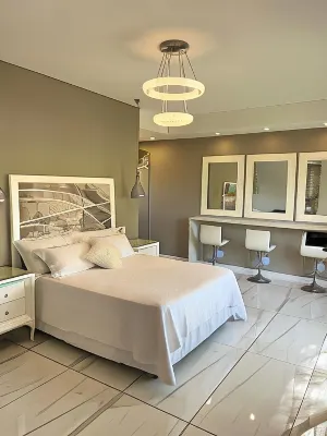 Swan Lake Suites Hotel dekat Tugela Umfolozi People's Park