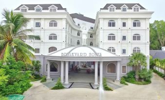 Boulevard Hotel