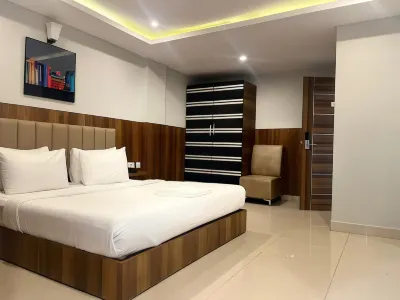 Avenue Suites
