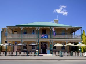 The Richmond Arms Hotel