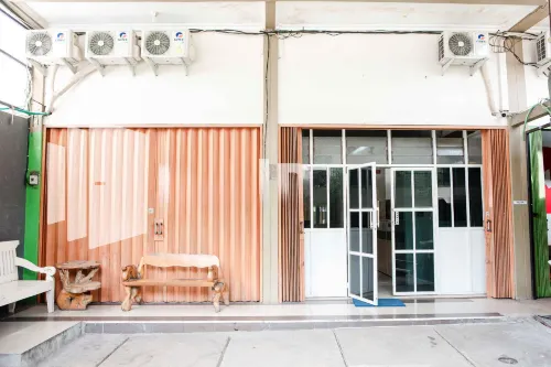 Happy Inn Puspo Mitra RedDoorz