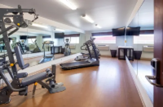 Super 8 by Wyndham Brandon MB