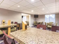 La Quinta Inn & Suites by Wyndham Naples East (I-75) Hotels in Lely Resort