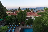 Castle Old Town Hotel - Rooftop Pools