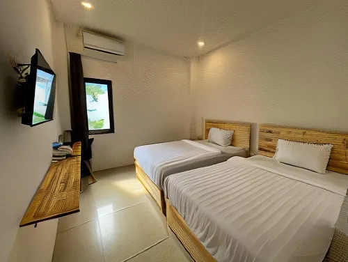 Urbanview Hotel Medio Inn Palu by RedDoorz Hotel di Mantikulore