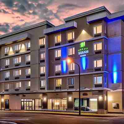 Holiday Inn Express & Suites Victoria - Colwood Hotel Exterior