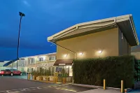 Super 8 by Wyndham Culver - parking