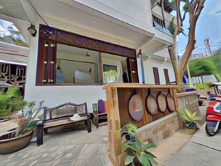 Miss Hong House