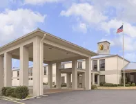 Super 8 by Wyndham Indianola Hotels in Indianola