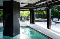 The Earl in Charlevoix - Pool