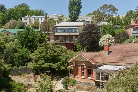 Balmoral On York Отели рядом с достопримечательностью «National Automobile Museum of Tasmania»