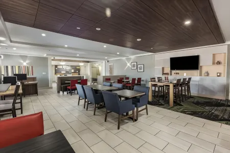 Holiday Inn Express & Suites Regina-South