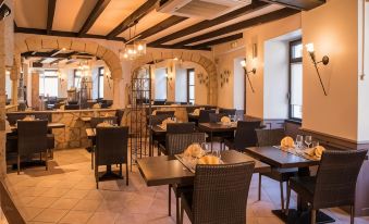 Logis Hôtel Restaurant Cazes Arazat