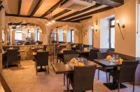 Logis Hôtel Restaurant Cazes Arazat Các khách sạn ở Sainte-Eulalie-d'Olt